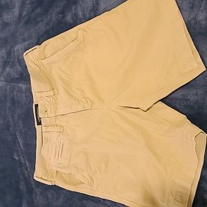 American Eagle khaki shorts 28 inch waist with 5 pockets